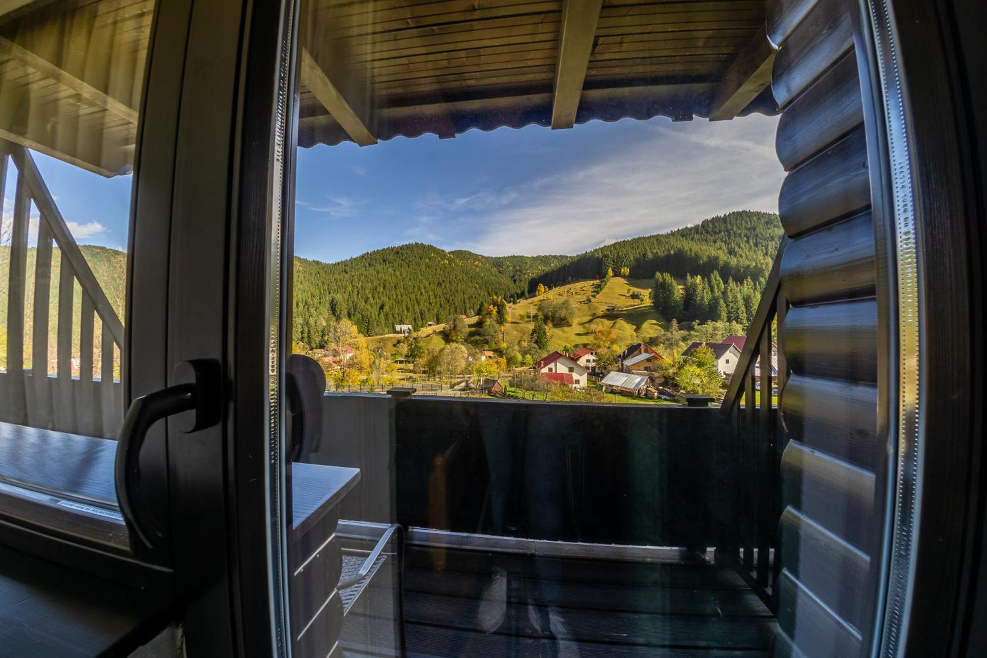Bed and Breakfast Poiana Soarelui Моечиу-де-Сус Экстерьер фото